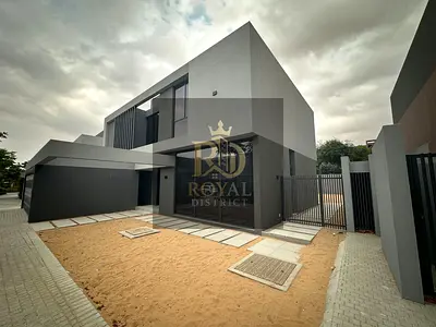 فرصة استثنائية مميزة | فيلا فاخرة بخمس غرف نوم | تشطيبات فائقة الفخامة | تصميم عصري | موقع متميز