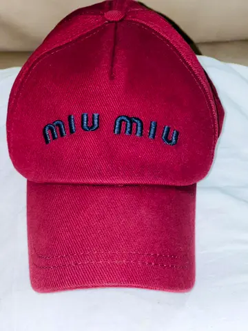 Cap (miu miu)