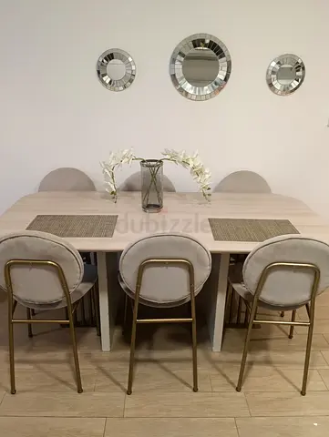 Stunning 6-seater dining table set purchased from Home Center. Perfect condition, used very lightly,