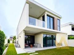VACANT | SINGLE ROW | LANDSCAPED