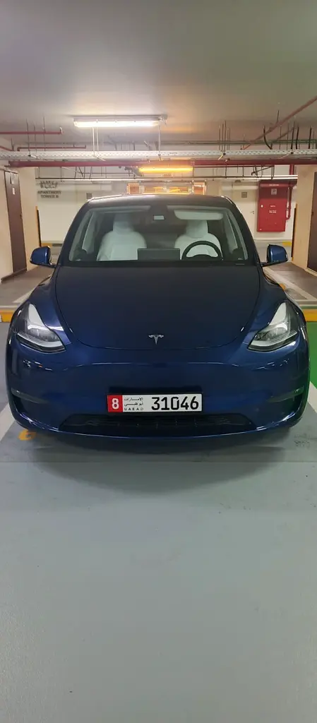 Tesla Model Y 2023 — photo 1 of 10