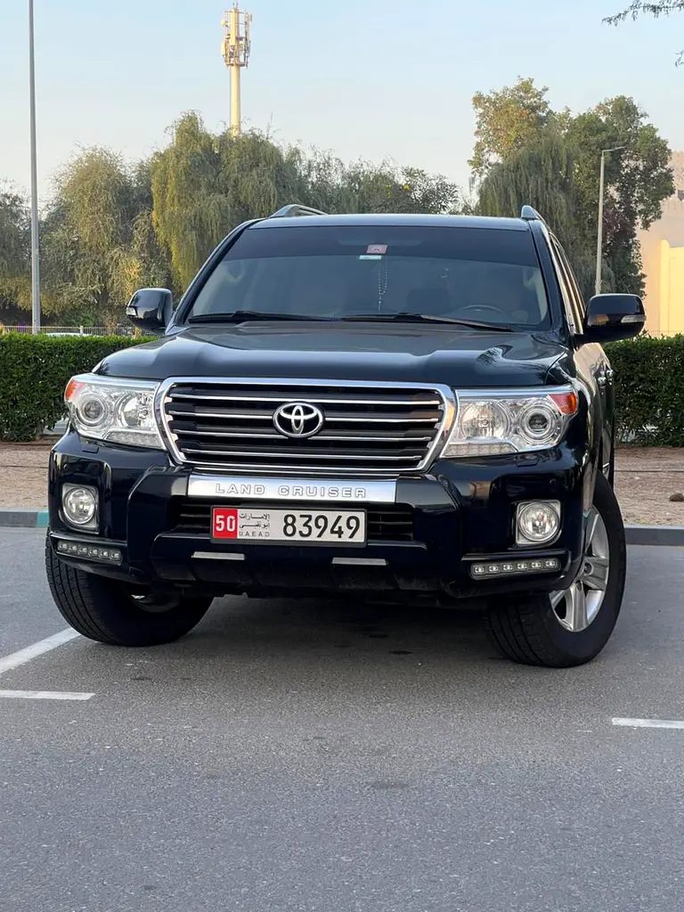 Toyota Land Cruiser 2015 — photo 1 of 8