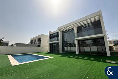 Luxury Villa | Six Bedrooms | Lagoon Backing