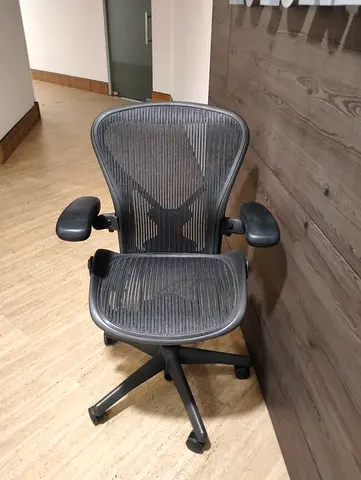 Herman Miller Areon classic chair size B and C full loaded available for selling