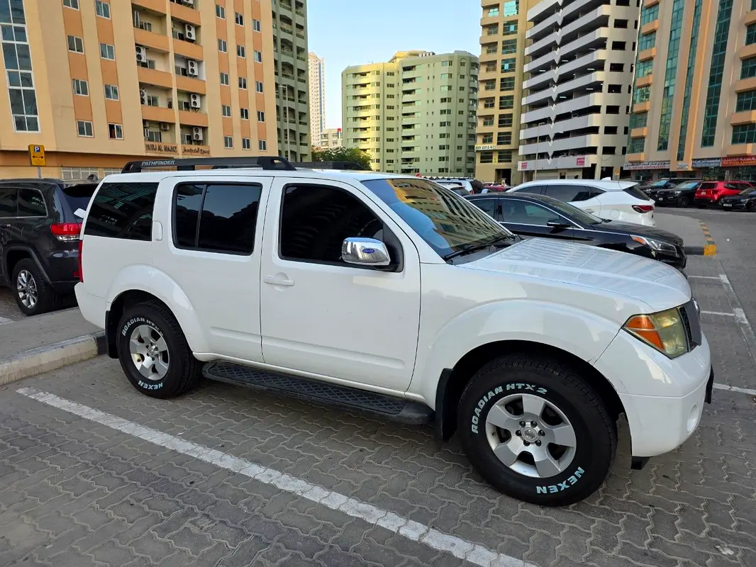 Nissan Pathfinder 2007 — photo 1 of 13