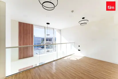 Unique Property | 2 Gardens | 2 Parkings | Vacant