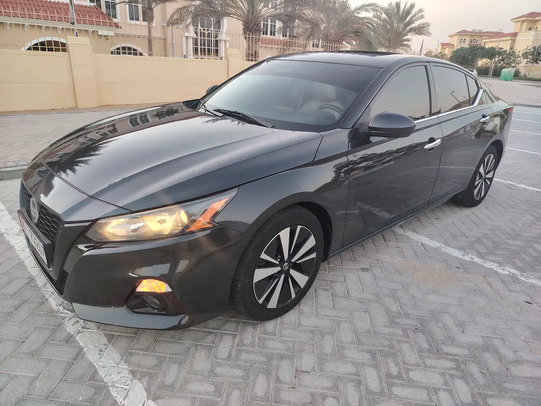 Nissan Altima 2022 — photo 1 of 16