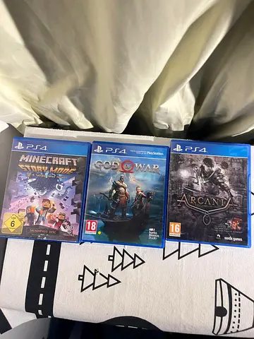 Bundle: PS4 Games - Minecraft, $% of War, and ArcaniA