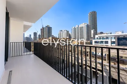 Vacant | Modern Living | Expansive Unit