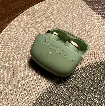 Bowers Wilkins Pi8 Wireless In-Ear Headphones -Jade Green light used for sale @ 600