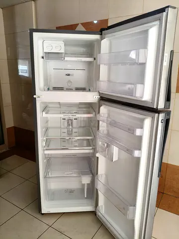 Top Freezer Refrigerator in Good Condition - Double Door
