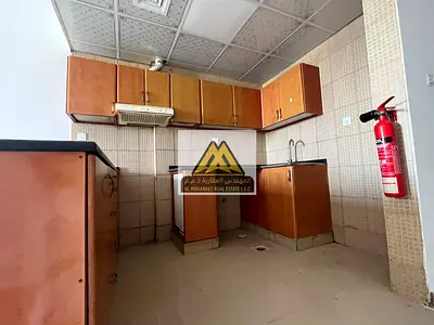 استوديو مميز للإيجار السنوي في Al Nuaimiya Towers بعجمان، يتميز بمساحة واسعة وتصميم عملي مع مطبخ أمريكي وبلكونة بإطلالة مفتوحة، في موقع حيوي قريب من ج