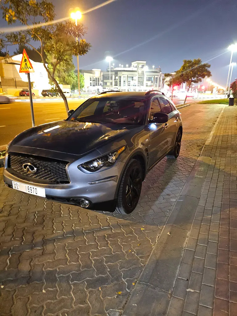 Infiniti QX70 2017 — photo 1 of 13