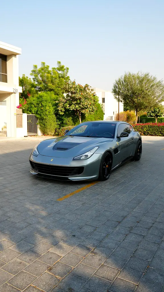 Ferrari GTC4 Lusso 2017 — photo 1 of 18