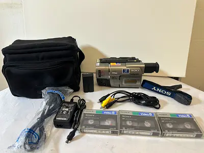 (From 1999) (NIGHTSHOT) (Pristine Condition) Sony Handycam CCD-TRV80 NTSC Hi8