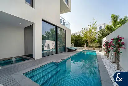 Lagoon Backing | 5 Bedroom | Single Row