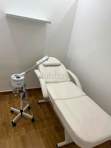 Lady saloon equip with all including hydrq facial