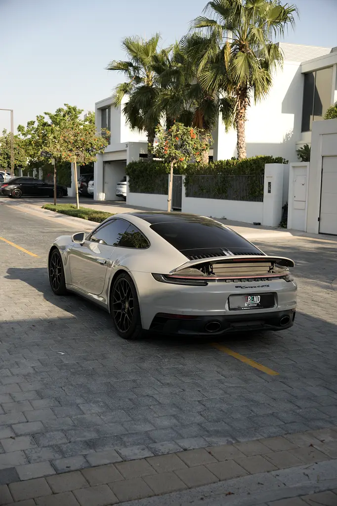 Porsche 911 2022 — photo 1 of 20