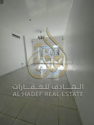 🔥 عرض مميز للإيجار السنوي في الشارقة – المجاز 1 🔥 متاح شقة غرفتين وصالة بموقع استراتيجي جداً على شارع الملك فيصل 📍 مساحات ممتازة وإطلالة مفتوحة تمن