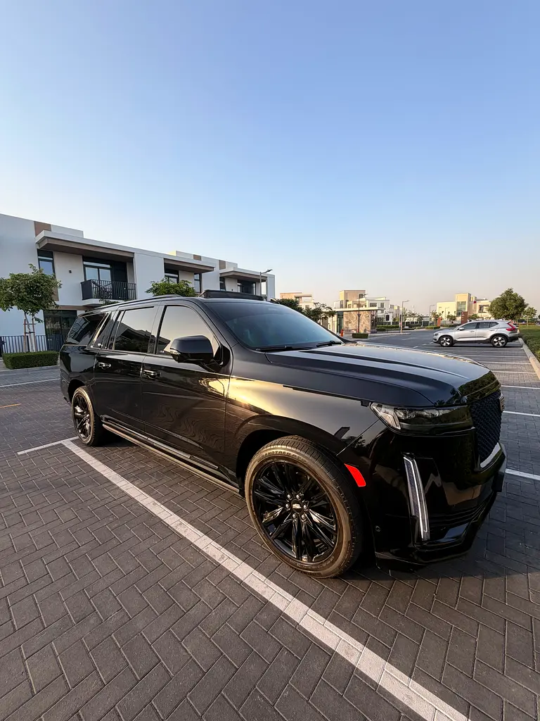 Cadillac Escalade 2021 — photo 1 of 15