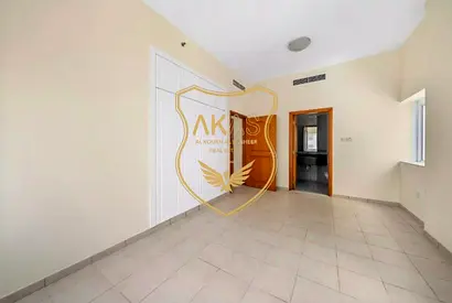 CLOES TO METRO STATION,1BHK WITH 2BATHROOM,CENTRAL AC,CLEAN BUILD, CALL NOW