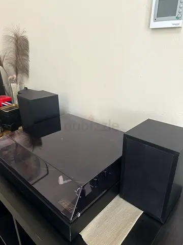 VINYL PLAYER