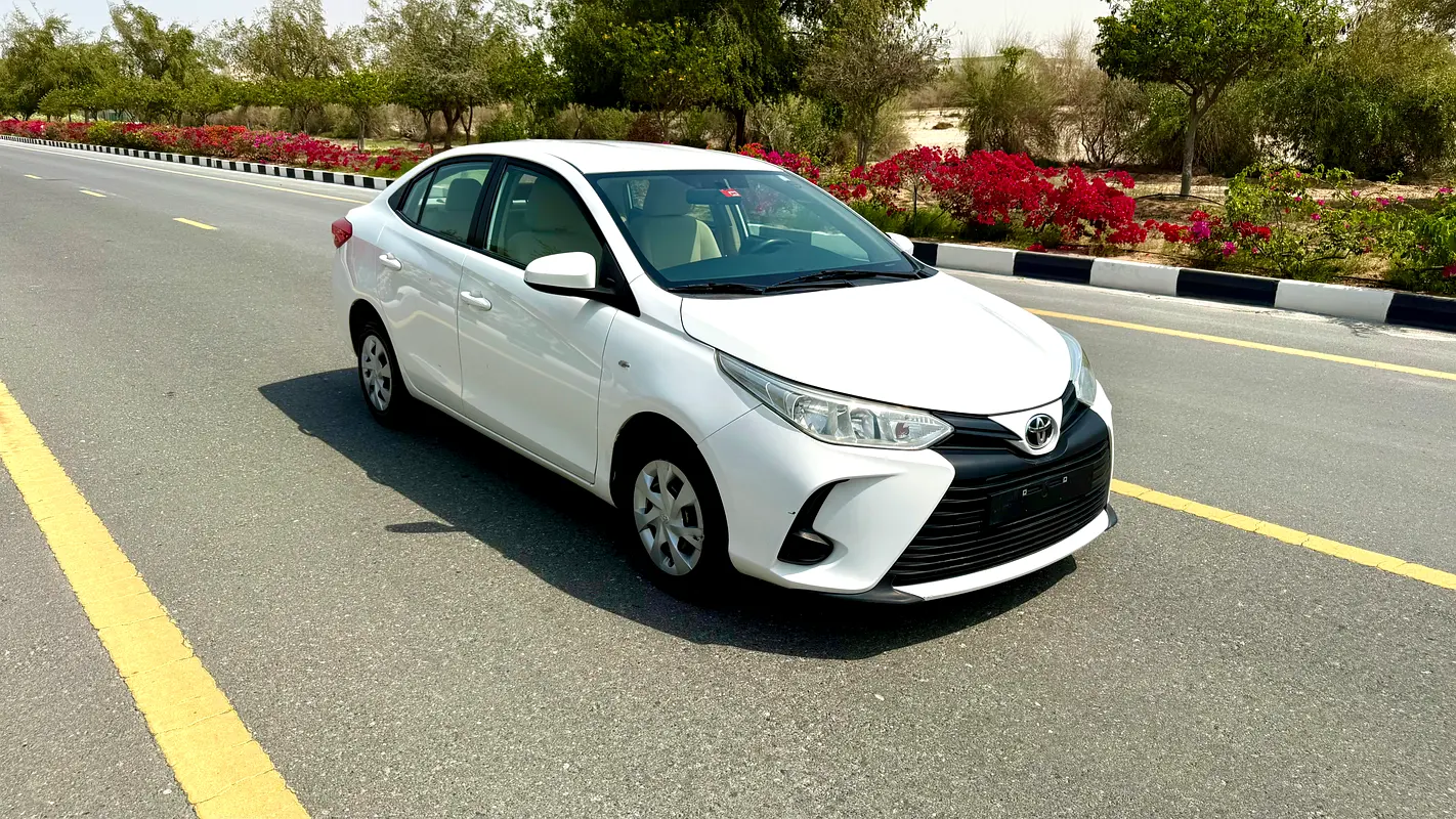 Toyota Yaris 2022 — photo 1 of 15