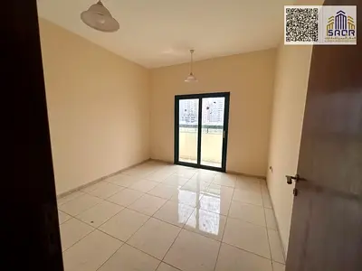 شقة غرفتين وصالة أنيقة مع حمامين وبلكون واسع وتكييف مركزي في موقع استراتيجي قريب من جميع الخدمات والمرافق الحيوية