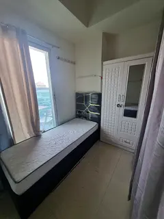 Female balcony side bed space near metro