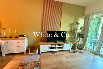 1 BD | Fully Furnished | Upgraded Unit