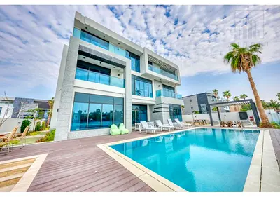 DIRECT FROM OWNER , LUXURY LIVING ,PRIVATE BEACH , BILLIONARE FROND