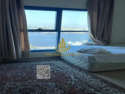 إطلالة ملكية على خور عجمان شقة فاخرة بطابق مرتفع