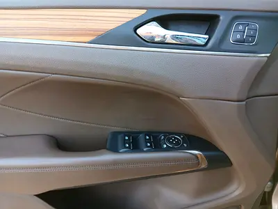 صورة 17 لـ 2015 Lincoln MKC