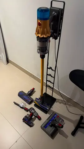 Dyson V12 detect slim with washing