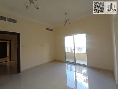 شقة غرفة وصالة وحمامين ومطبخ مع بلكونة وتكييف مركزي بتشطيب راق وموقع مميز قريب من جميع الخدمات