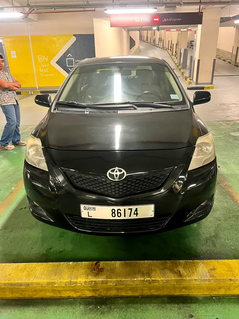 Toyota Yaris 2012 — photo 1 of 5