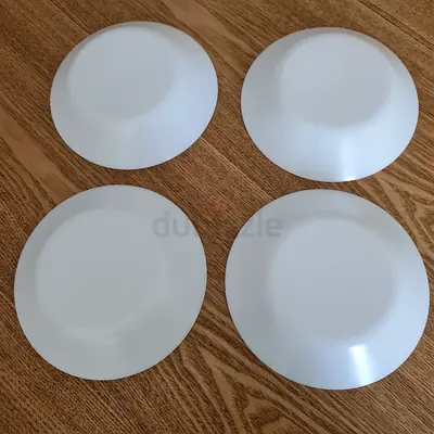 Set of 4 white dinner plates - simple, used