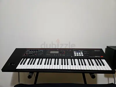 Roland Keyboard Piano Expandable Synthesizer in Good Condition with Adaptor and Gig Bag