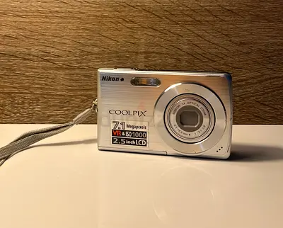 Nikon Coolpix S200 Compact Digital Camera (Silver) - Working Condition