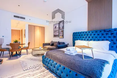 Up to 12 cheques | Bills not included | Floor-to-ceiling windows