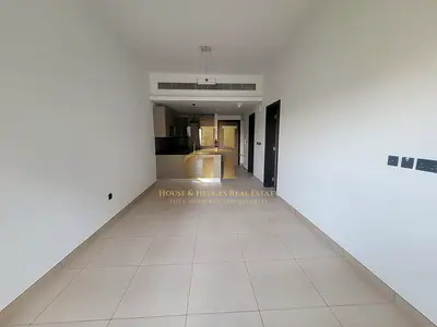 Bright 1bhk+study | Fitted kitchen | pool view