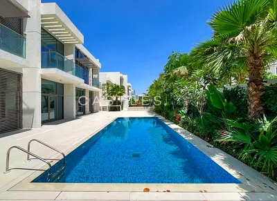 Landscaped Garden | Luxury Villa | Contemporary Style