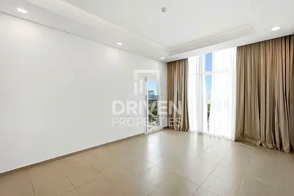 Elegant Unit and Prime Location | Vacant