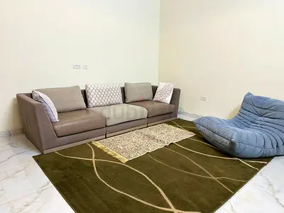 Rushi bobbies sofa in grey with cushions