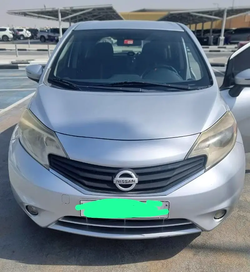 Nissan Versa 2015 — photo 1 of 6