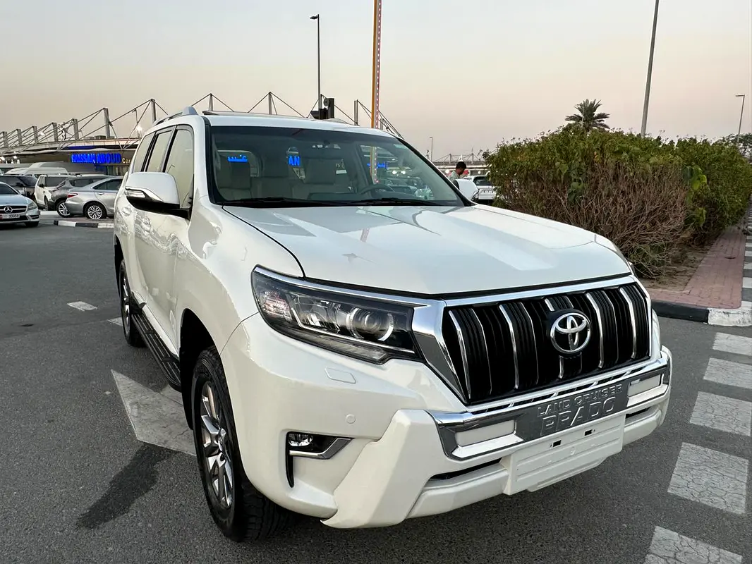 Toyota Prado 2018 — photo 1 of 18