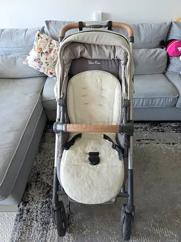 Premiuim Silver cross stroller with accompanying accessories: Baby car seat and luxury cot.