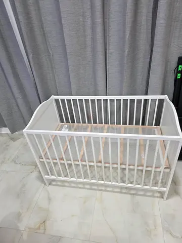 White Wooden Baby Crib / Cot - Great Condition