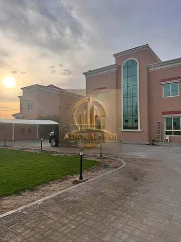 �  للبيع فيلا في منطقة الجرينة   فيلا مميزة على مساحة كبيرة جدًا، تشطيب ممتاز وموقع راقي 👌