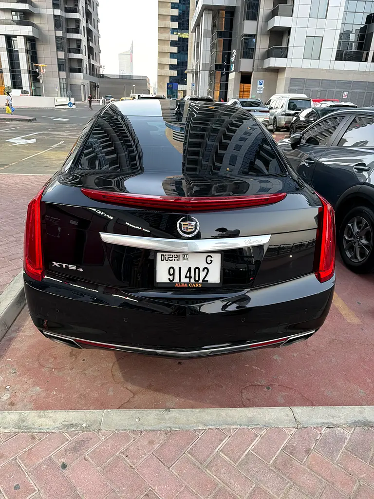 Cadillac XTS 2015 — photo 1 of 5